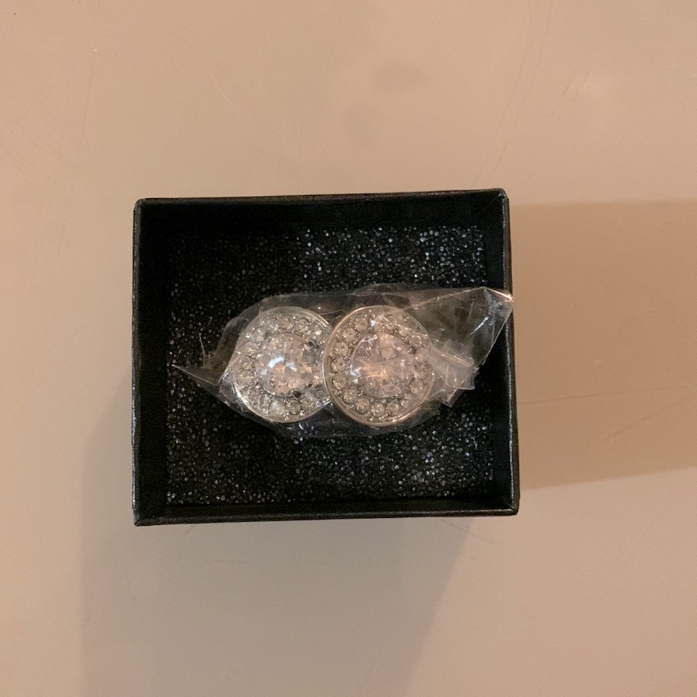 Cufflink Silvertone with diamond rhinestones unisex